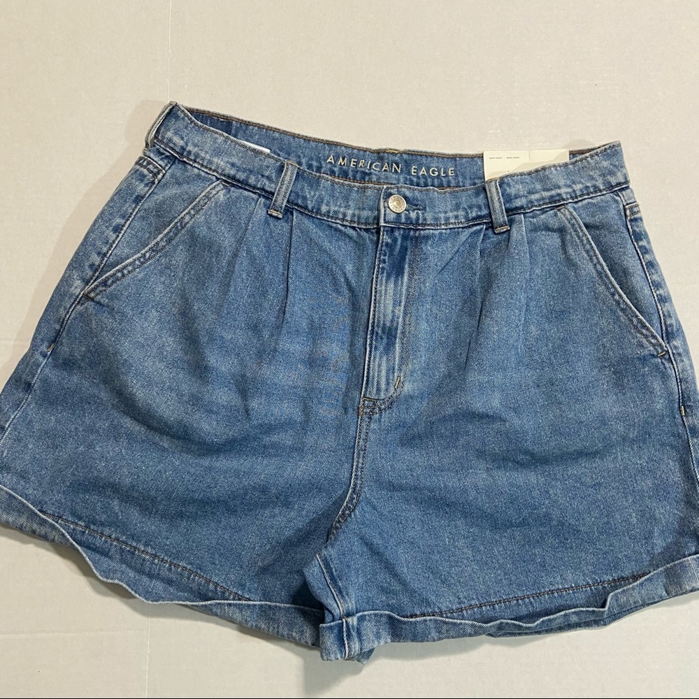 American Eagle Mom Short